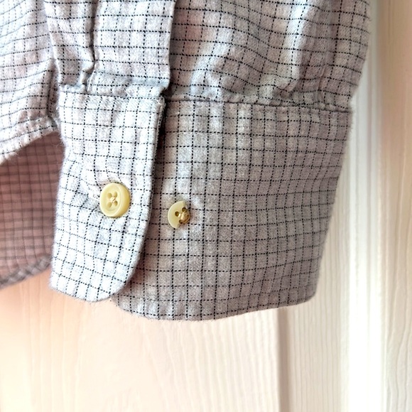 Uniqlo button down shirt. EUC - Picture 6 of 8